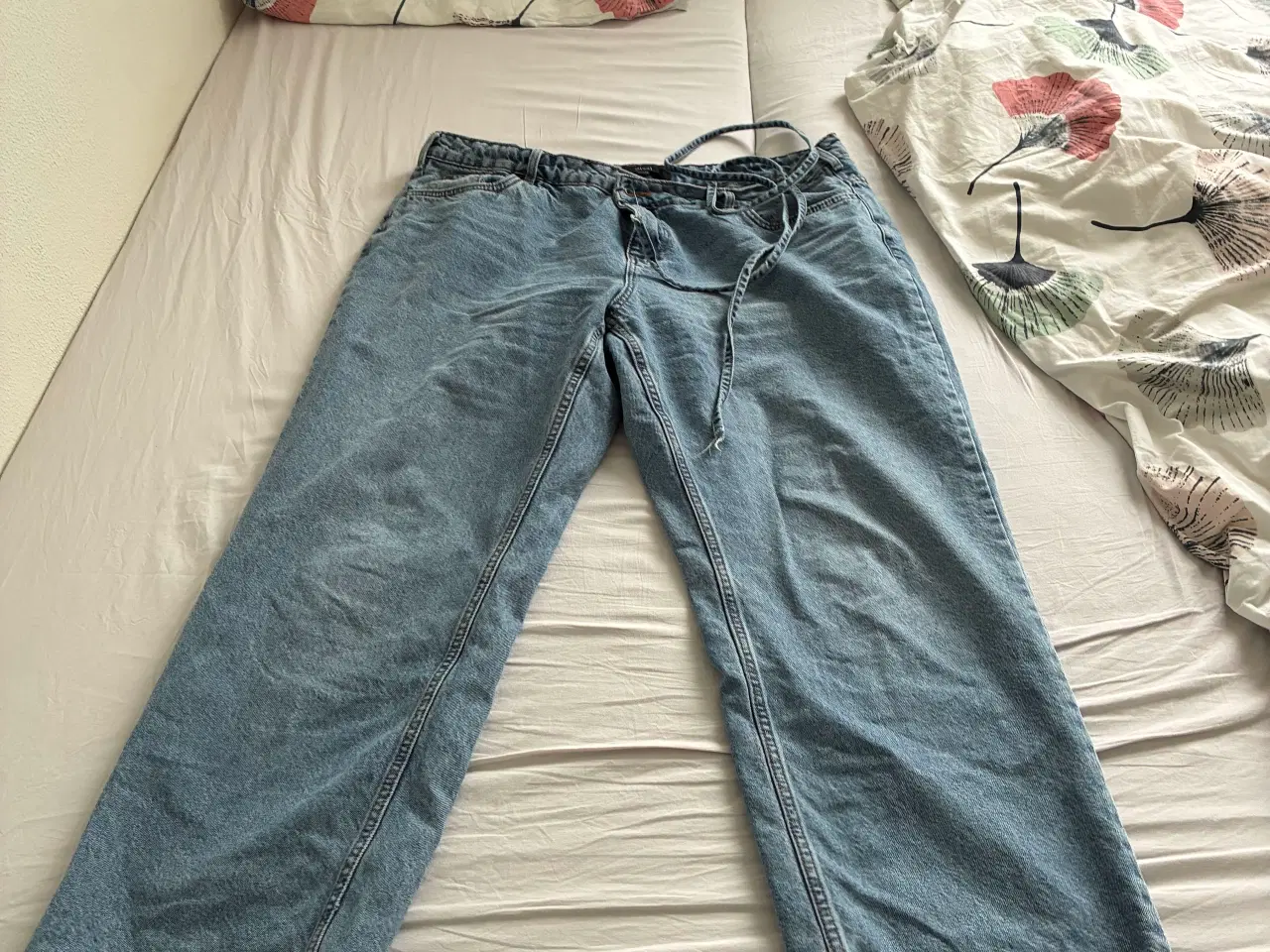 Billede 1 - Zizzi jeans med bindebånd 