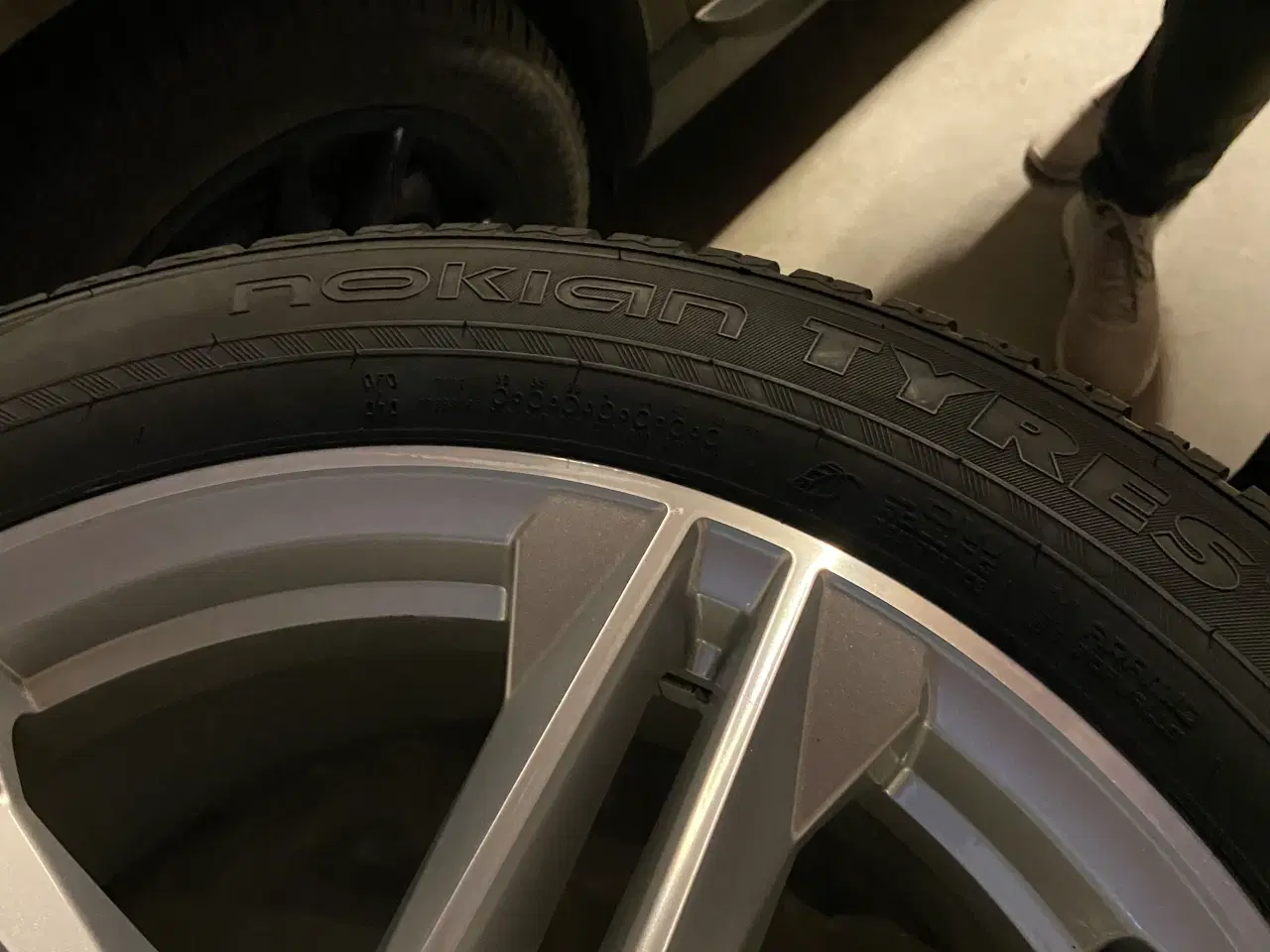 Billede 4 - Flotte Audi Alu med vinter235 55 19 