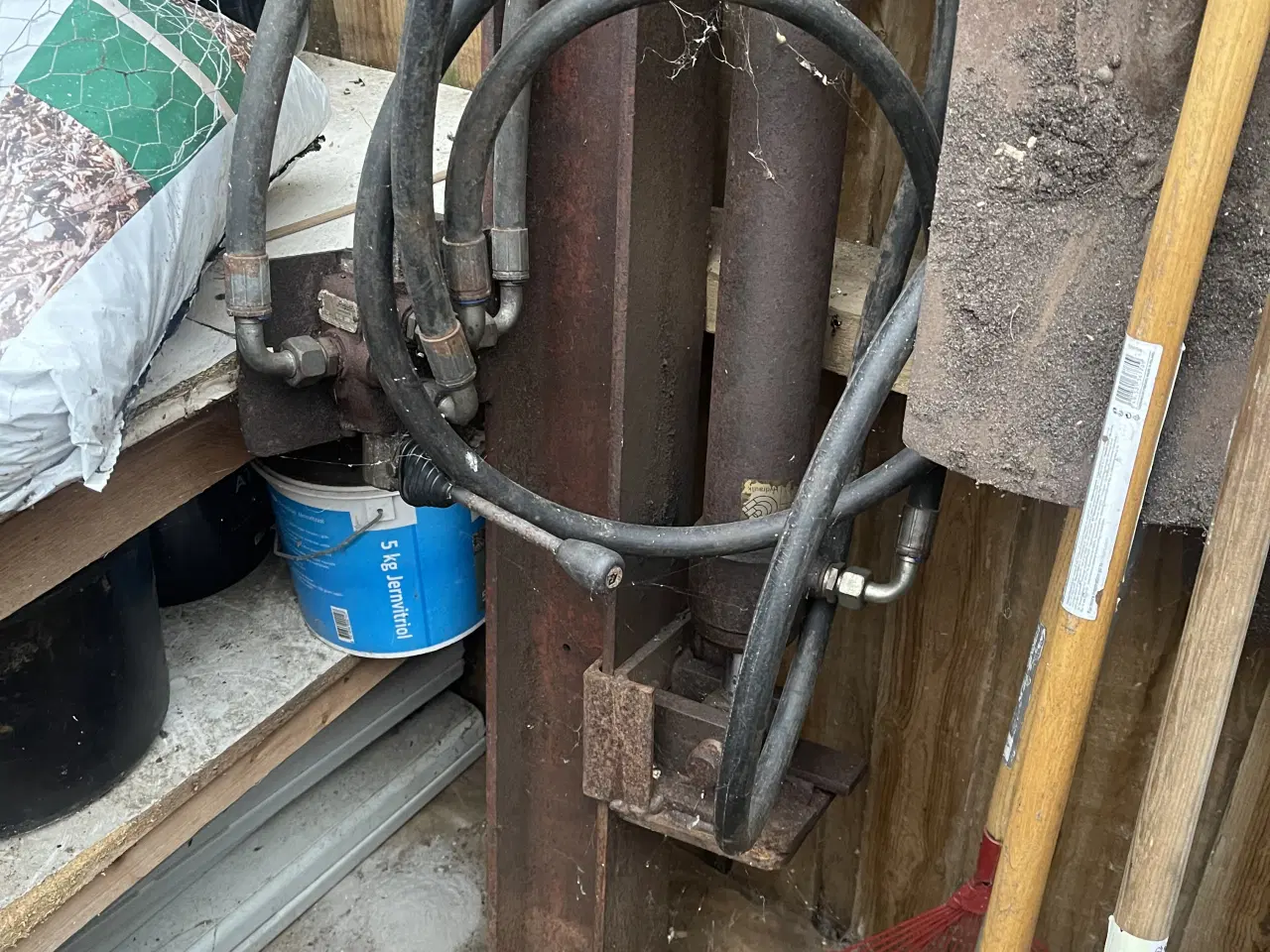 Billede 4 - Hydrostatik station og brændekløver