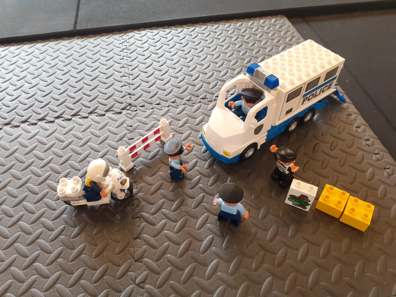 Billede 1 - LEGO Duplo, Politibil