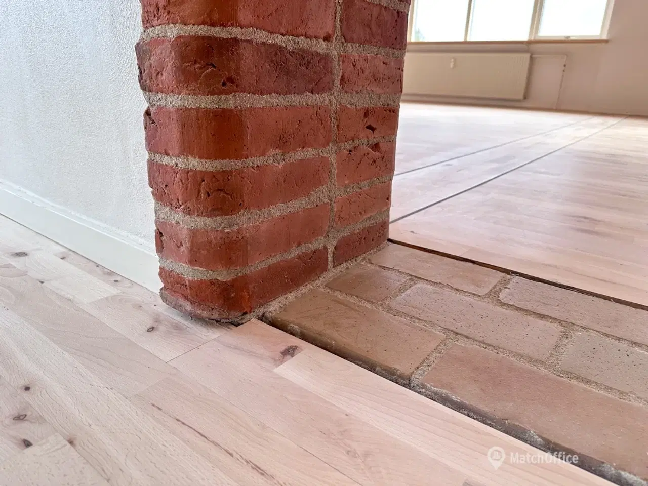 Billede 12 - Højloftet kontor med showroom, lounge eller let lager