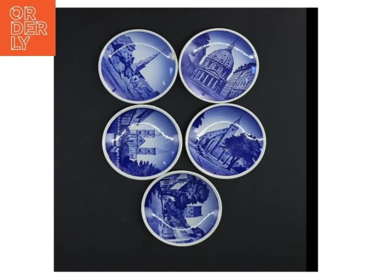 Billede 1 - Små dekorative tallerkener med blå motiver (str. Ø. 8,5 cm. 5 styk) fra Aluminia