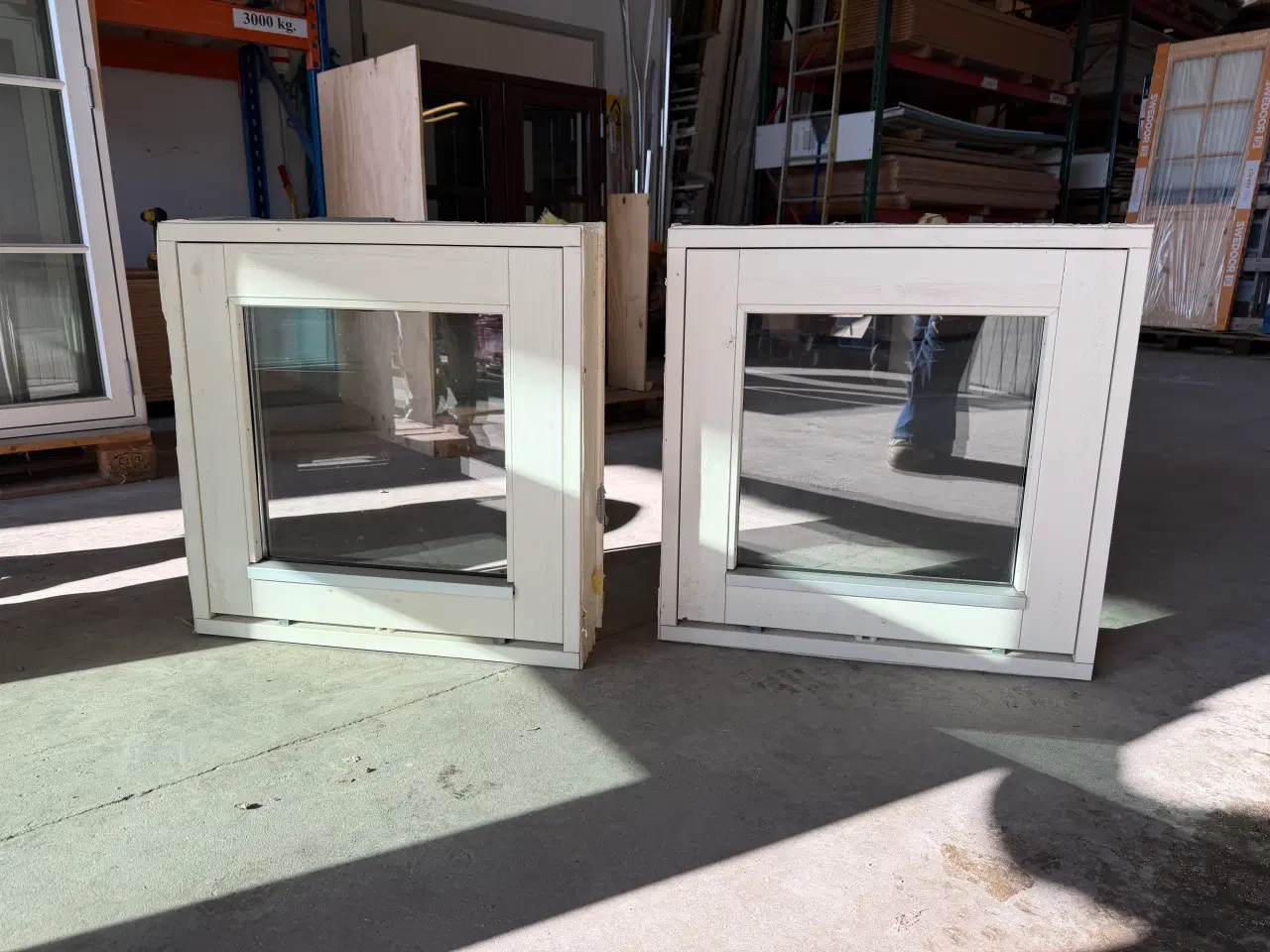 Billede 1 - Små hvide vinduer