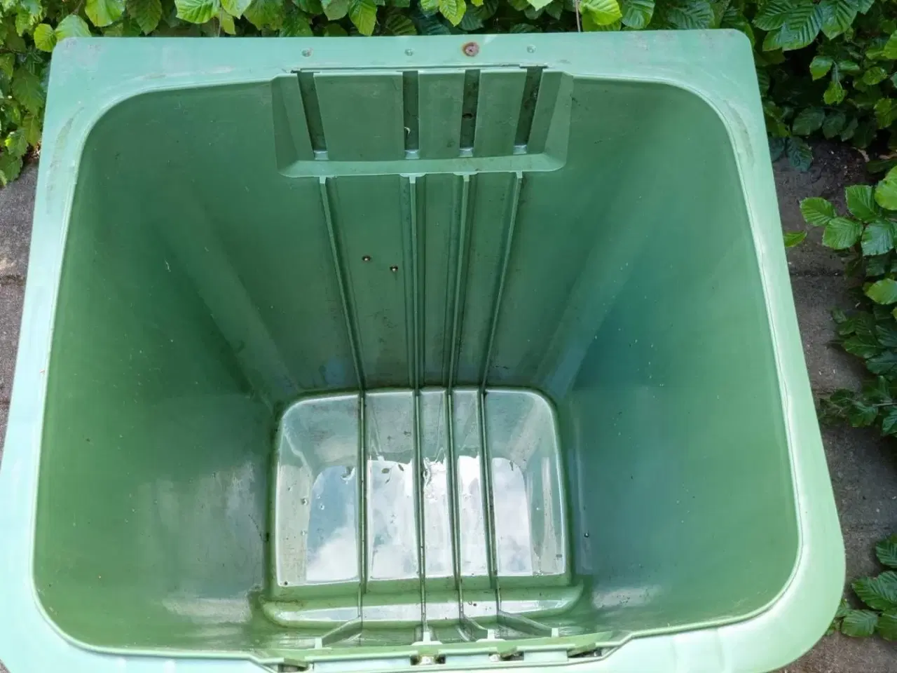Billede 2 - Affaldsspand / Affaldscontainer