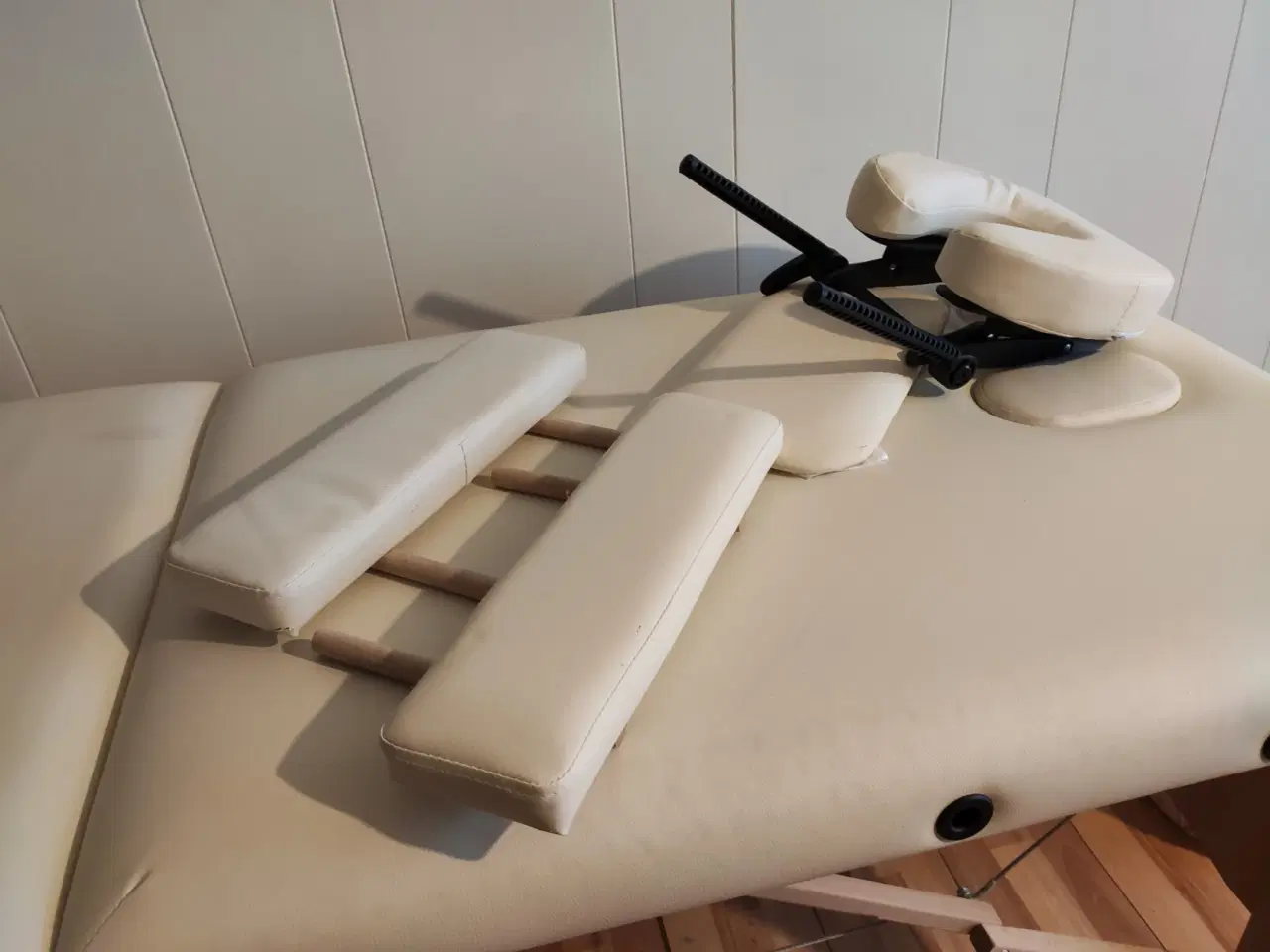 Billede 5 - Transportabel massage behandlerbriks i flot stand