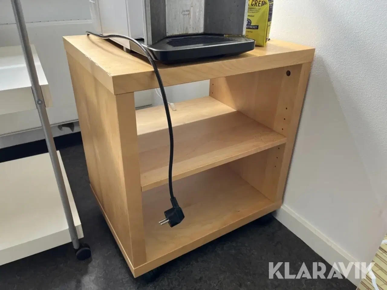 Billede 12 - Borde, kaffemaskine og elkedel