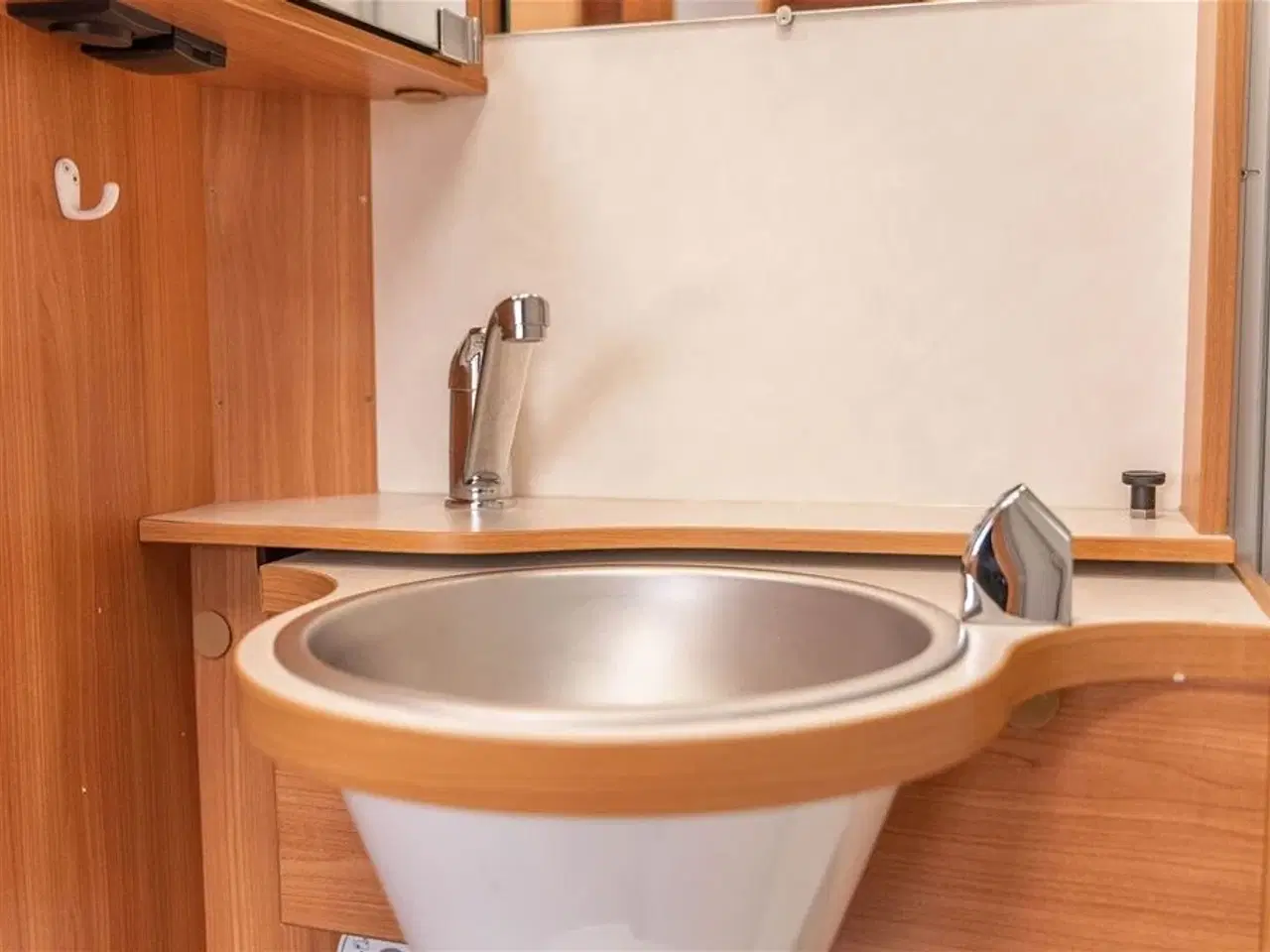 Billede 18 - 2012 - Knaus Sport 700 TI   Knaus 700 Sport – Veludstyret og klar til nye eventyr! Sælges til CVR