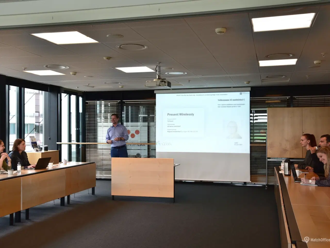 Billede 10 - Mødelokaler i professionelle omgivelser