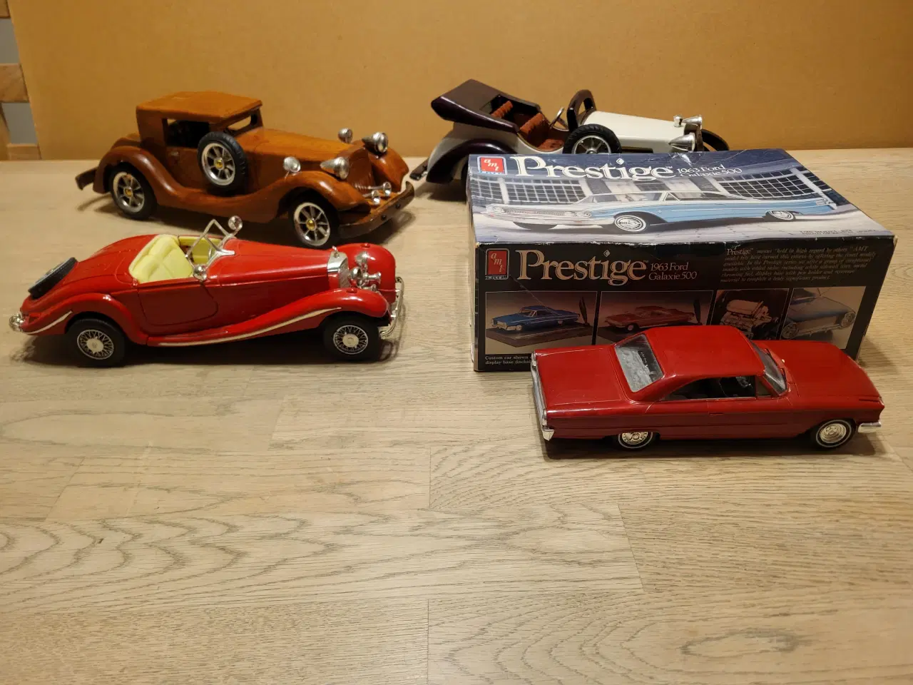 Billede 3 - Modelbiler blandet 4 stk. Og 2 stk. Skilte. 100 kr