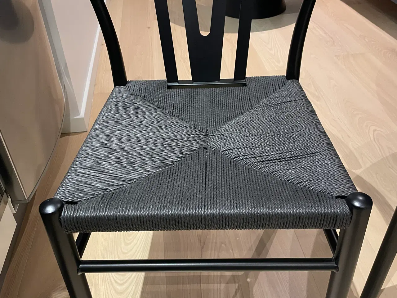 Billede 1 - Spisebordsstole sort flet metalstel