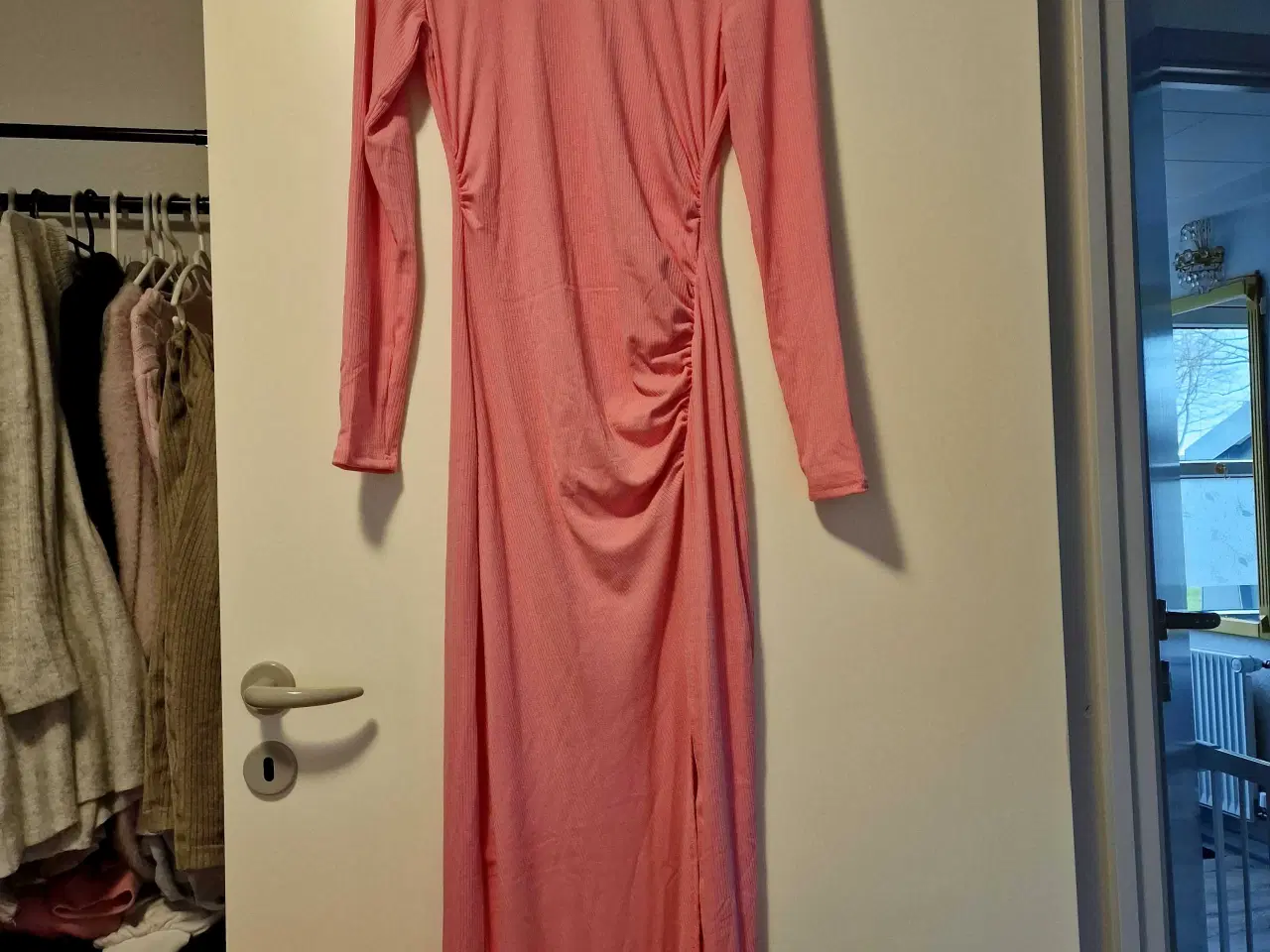 Billede 3 - Kjoler, nederdel og bluser sælges