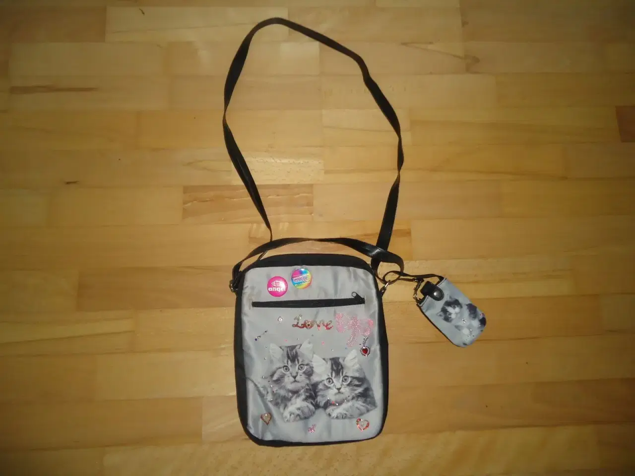 Billede 1 - Sød taske til mobil el lign.