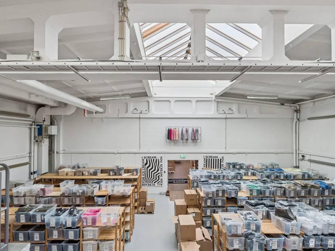 Billede 1 - 2.529 m² karakterfuldt lager-. kontor- og showroomlejemål i Storkøbenhavn.