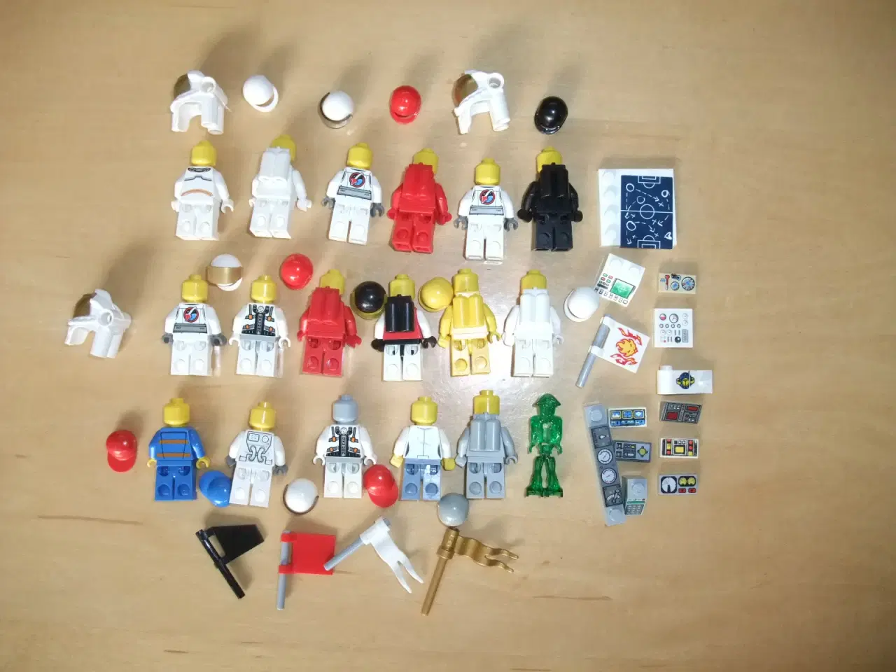 Billede 3 - Lego Space Figurer+Tilbehør 