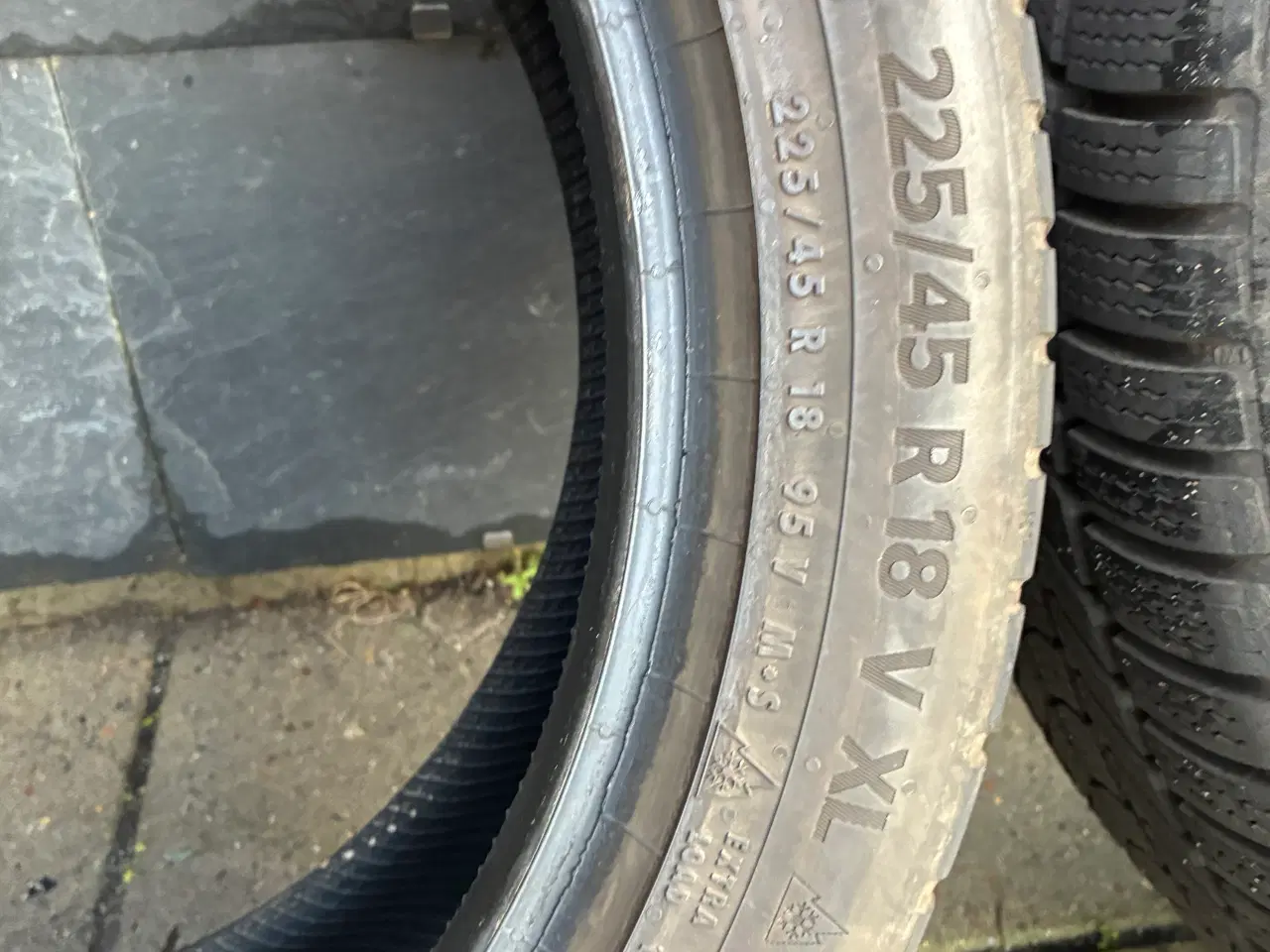 Billede 1 - 225/45-18 v xl 95