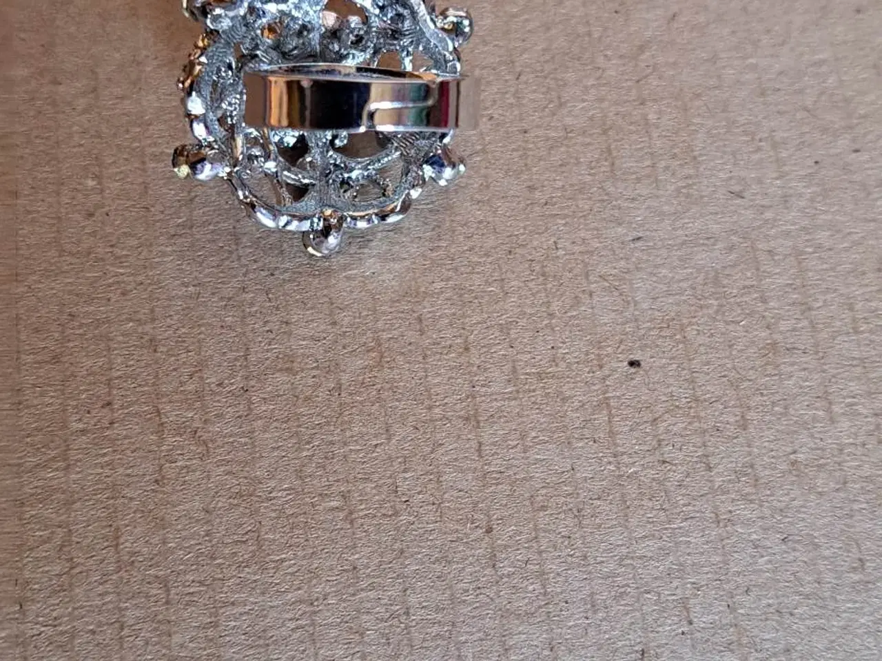 Billede 3 - Finger ring forgyldt med sten i den kan justeres n