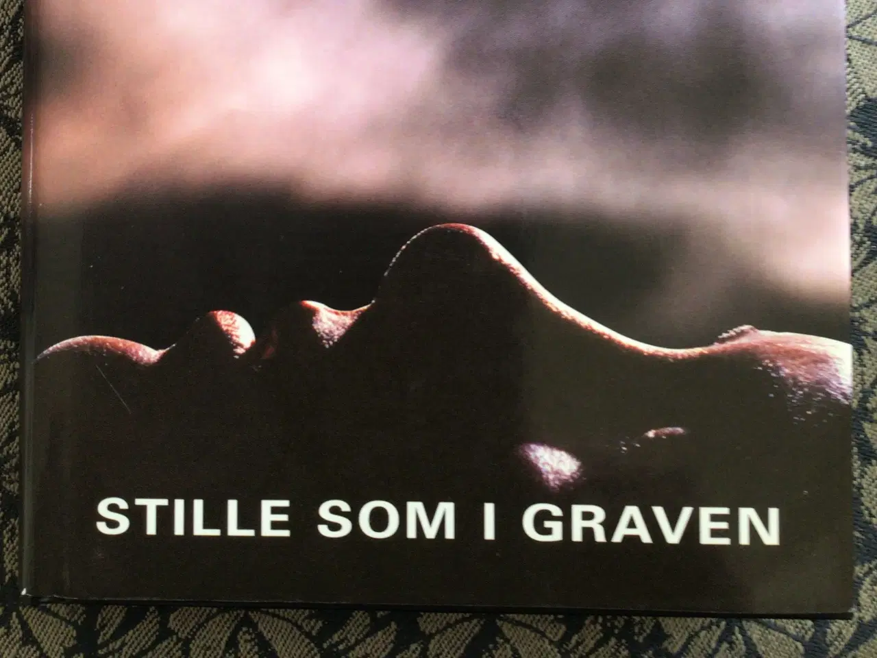 Billede 1 - Mary Higgins Clark : Stille som i graven