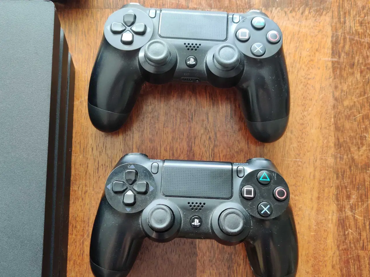 Billede 3 - PS4 Pro 1 TB med 2 controller