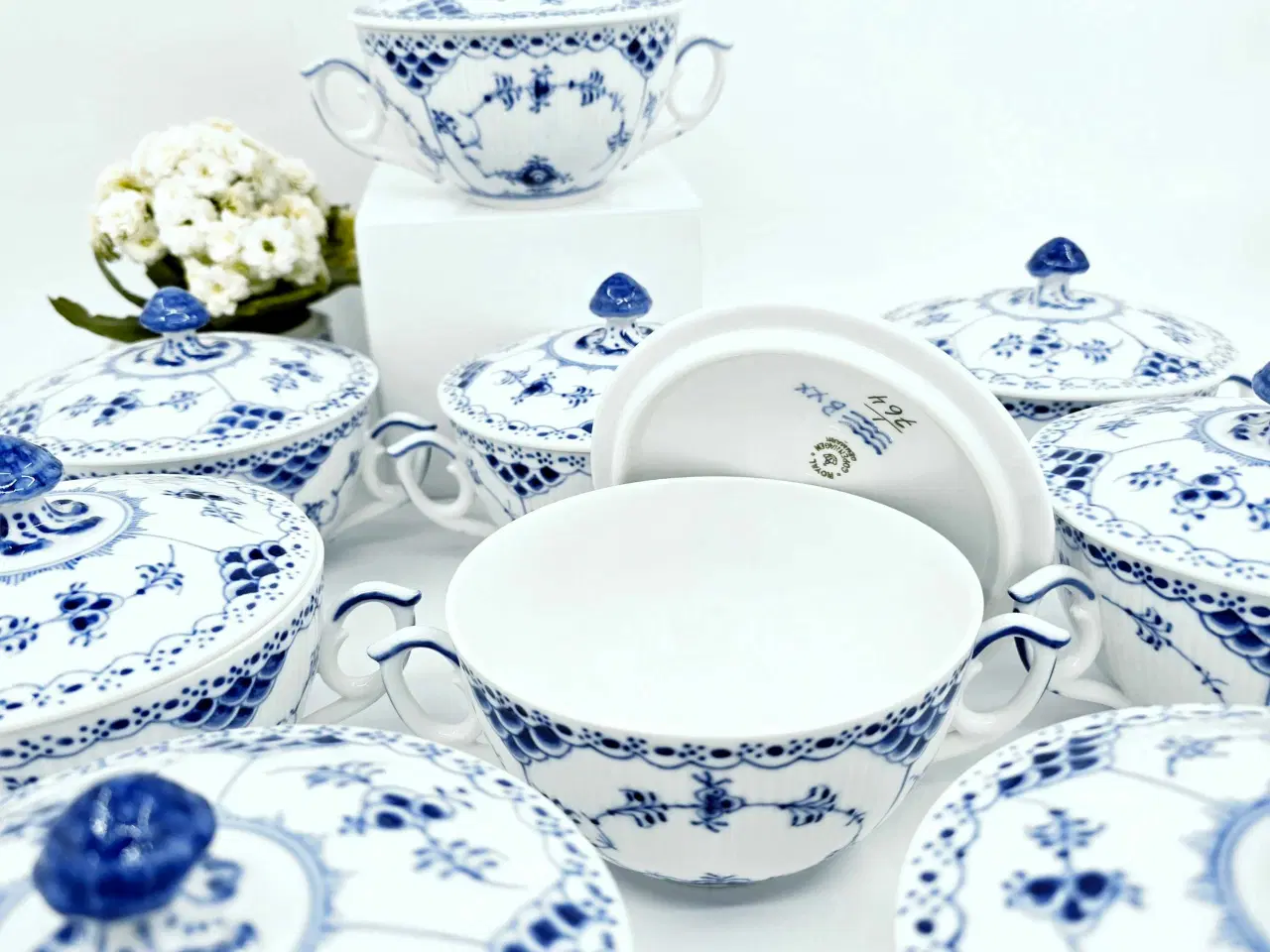 Billede 2 - Musselmalet Halvblonde Bouillonkop med låg Porcelæ