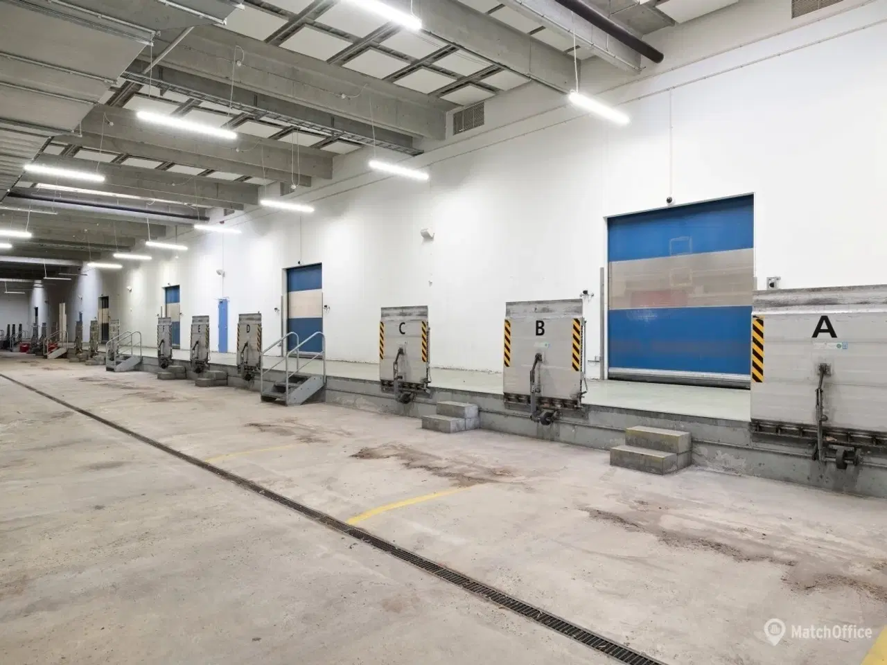 Billede 10 - Højloftet lager m. 26 porte