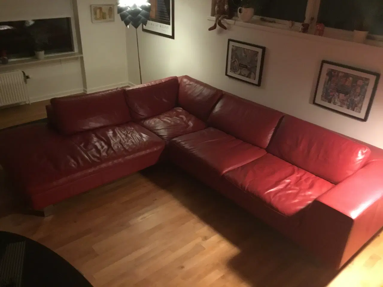 Billede 2 - Hjørnesofa med chaiselong i rød læder