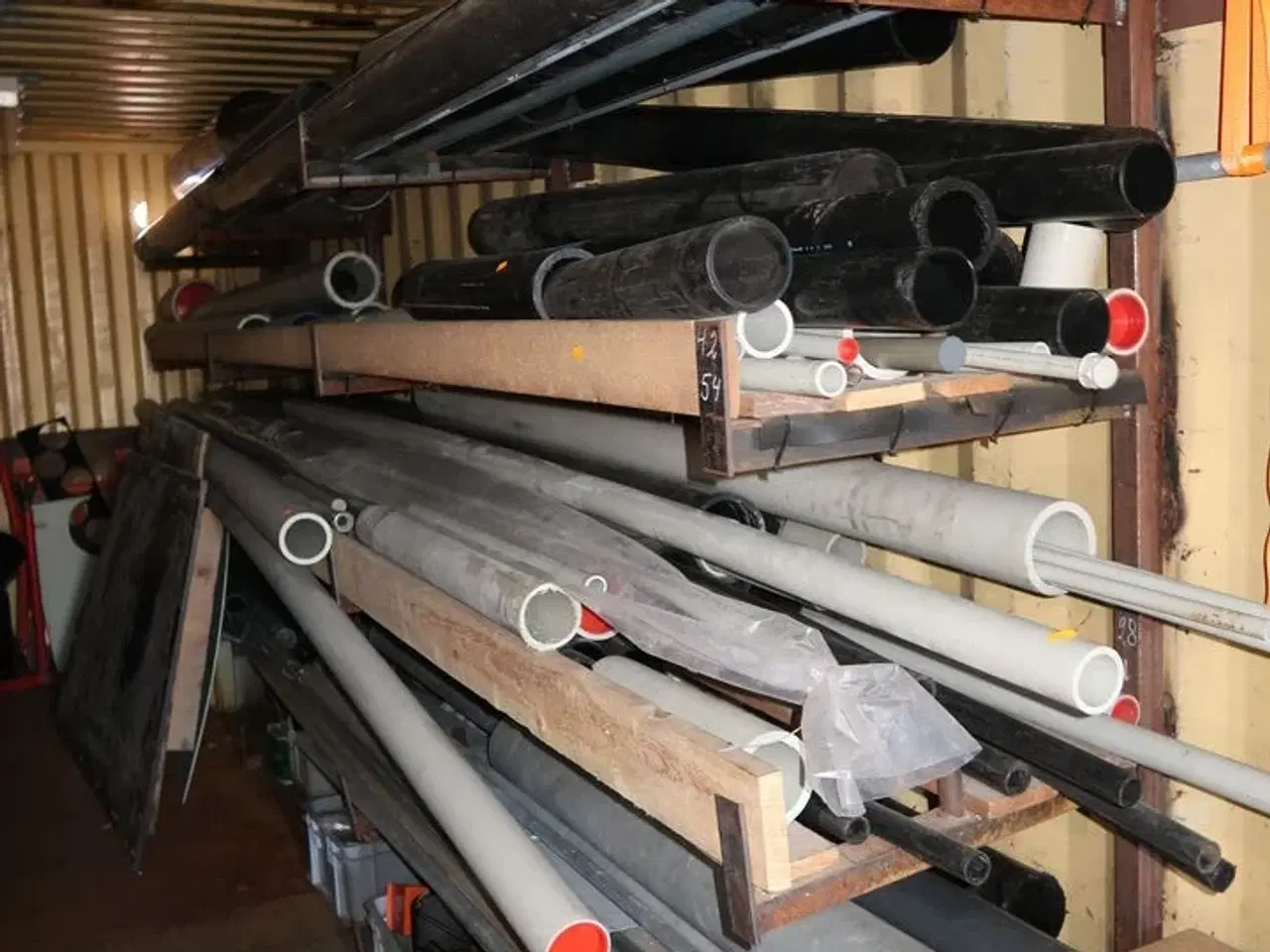 Billede 1 - Grenreol med div. Tagrender, rør m.m.