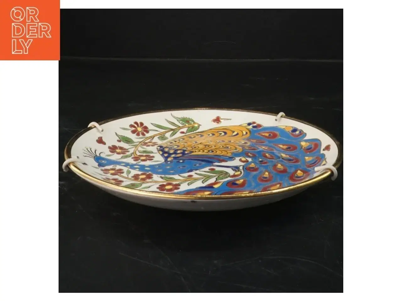 Billede 2 - Dekorativ tallerken med påfugl fra Keramik Koz (str. Ø 21,5 cm)