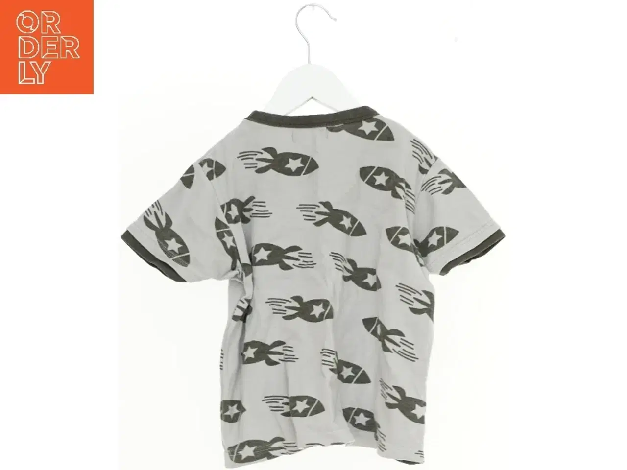 Billede 2 - T-shirt med raketprint fra Entry (str. 110)