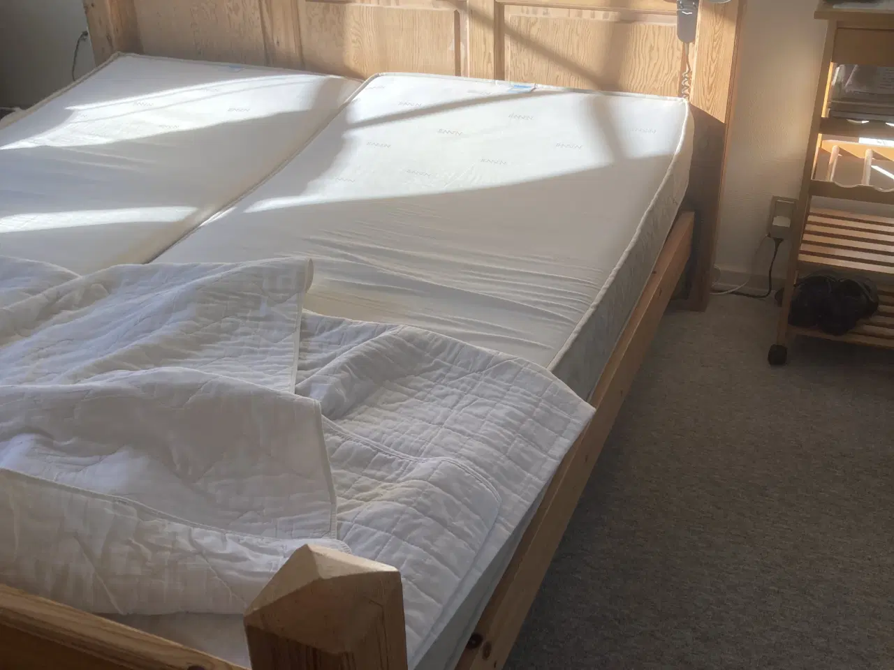 Billede 11 - Dobbeltseng med fyldninger i gavle