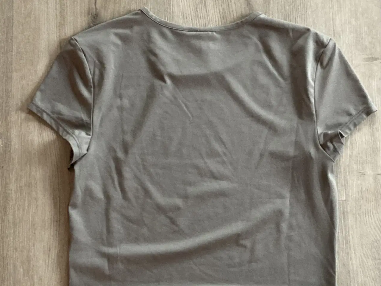 Billede 2 - Grå T-shirt i str. M