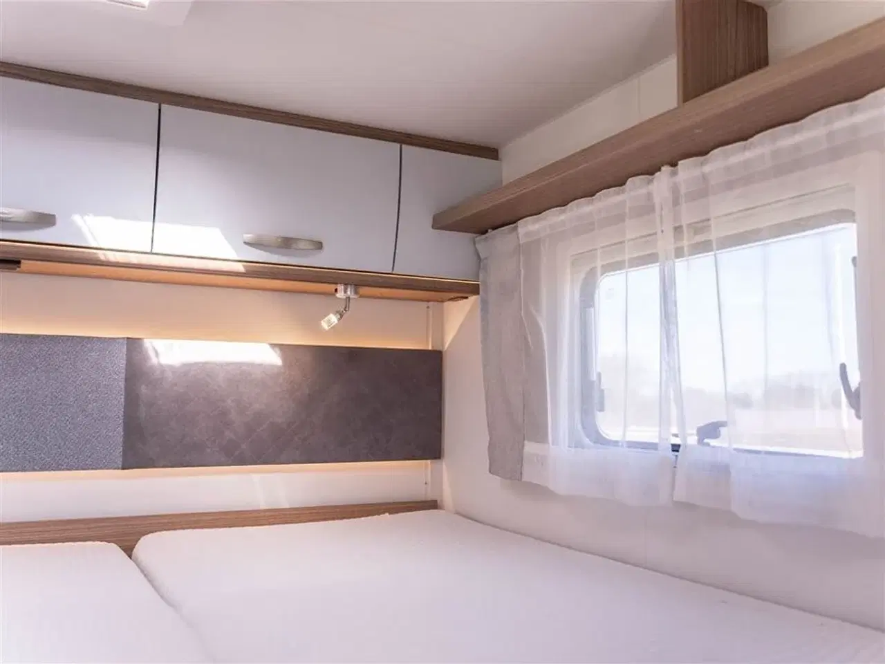 Billede 37 - 2021 - Carado I 338 Aut.   Topudstyret Helintegreret Carado med automatgear