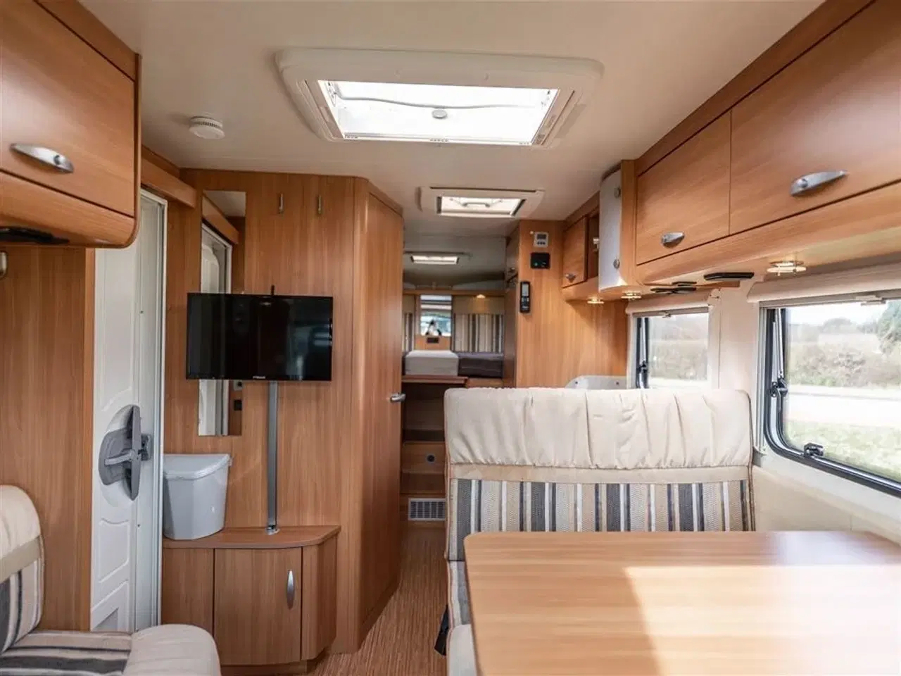 Billede 2 - 2012 - Knaus Sport 700 TI   Knaus 700 Sport – Veludstyret og klar til nye eventyr! Sælges til CVR