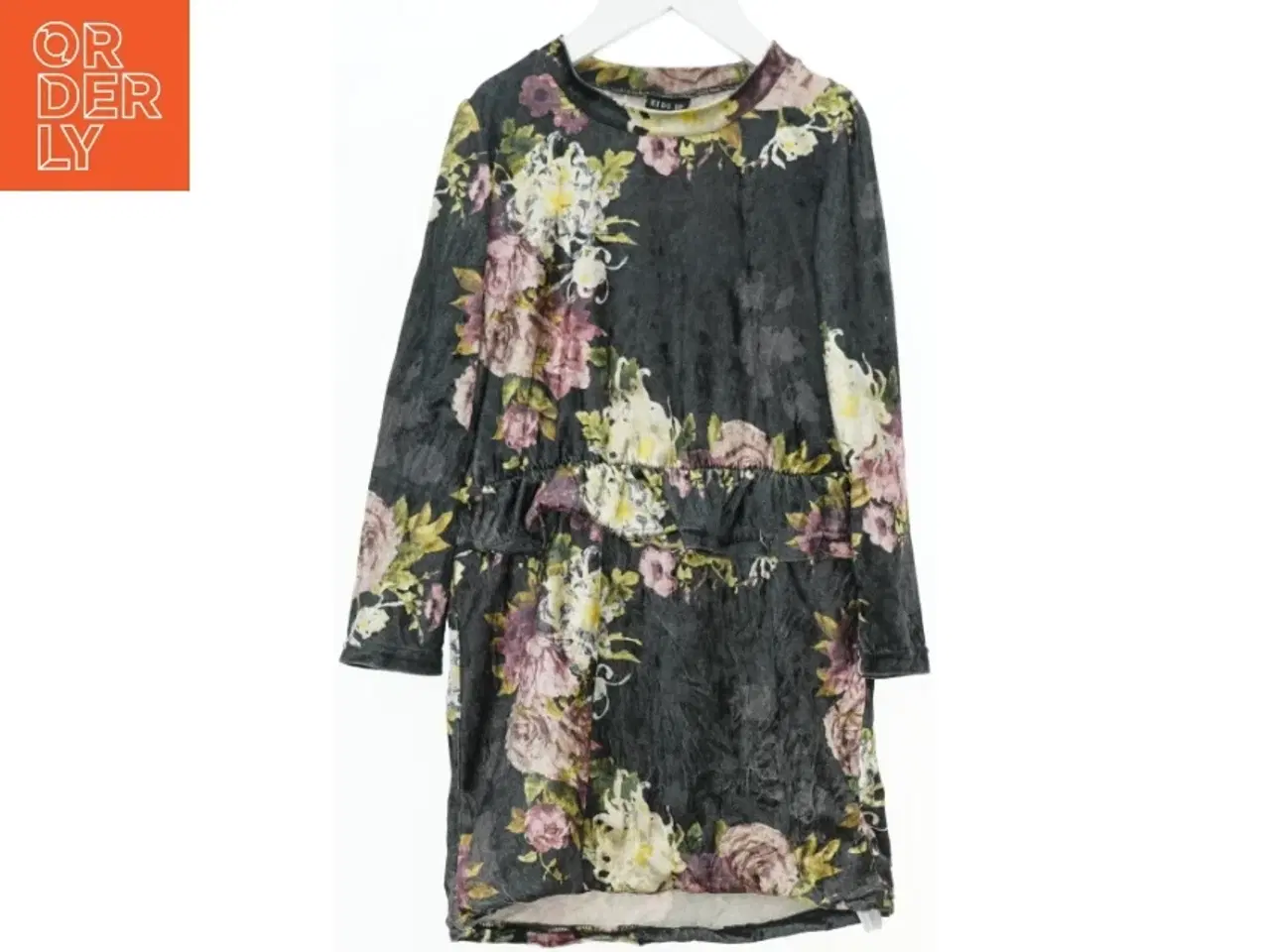 Billede 1 - Blomstret kjole fra Kids Up (str. 116)