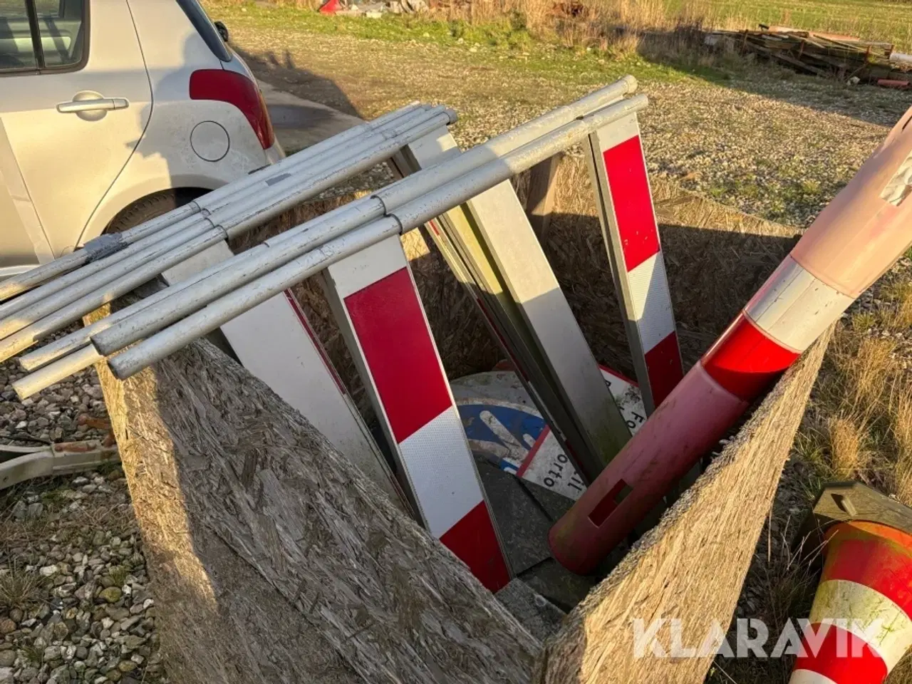 Billede 4 - Diverse skilte og afskærmning