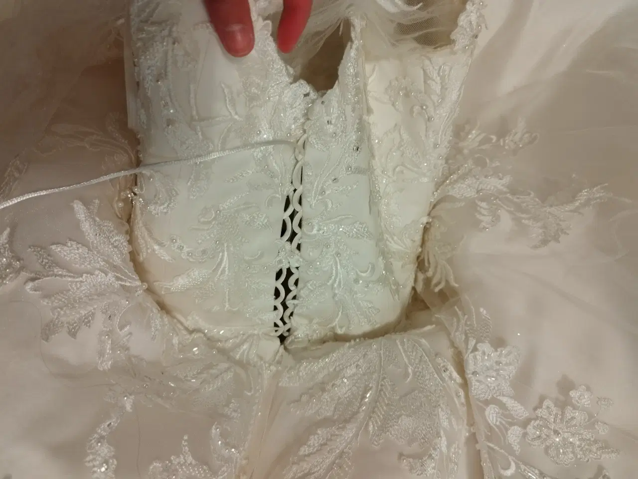Billede 3 - Brudekjole fra berømt Jadore butik. Er selv 166 cm