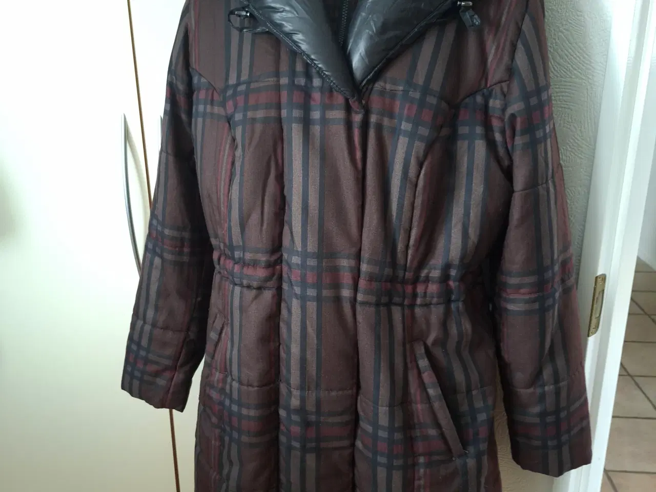 Billede 7 - Diverse  Strik +Vinterjakker Alle 3 er Nye incl po