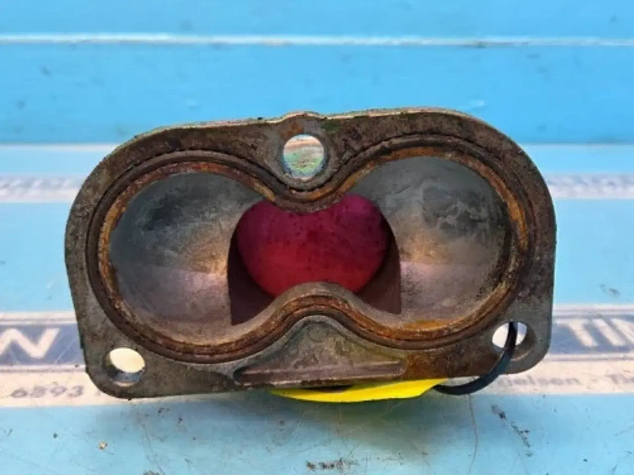 Billede 3 - John Deere 6125HZ001 Thermostat Døksel RE502570