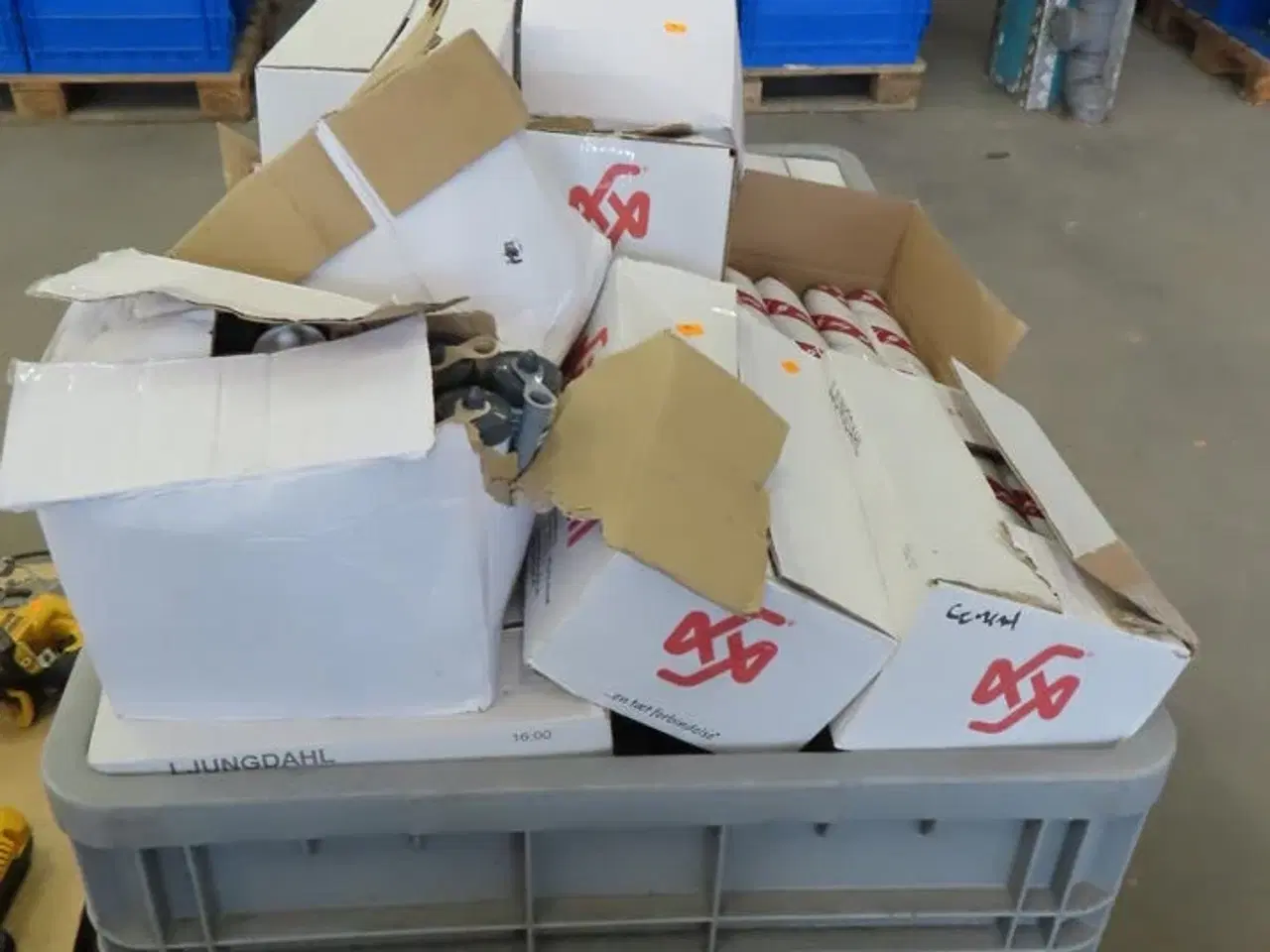 Billede 5 - indhold i Pallekar med diverse byggefuge