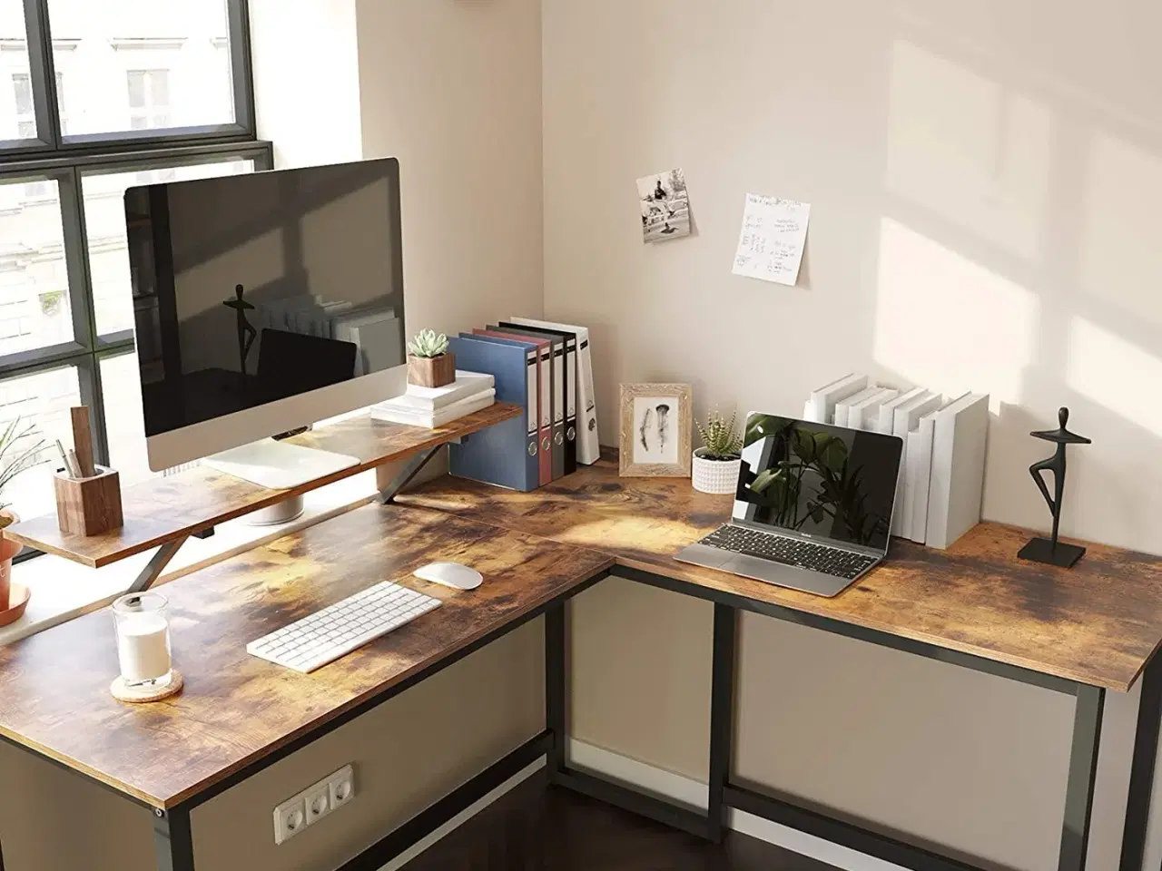 Billede 4 - Skrivebord i L-form VASAGLE med skærmhylde, pladsbesparende, justerbare fødder, metalstel, rustik brun, 140 × 130 × 76/91,5 cm