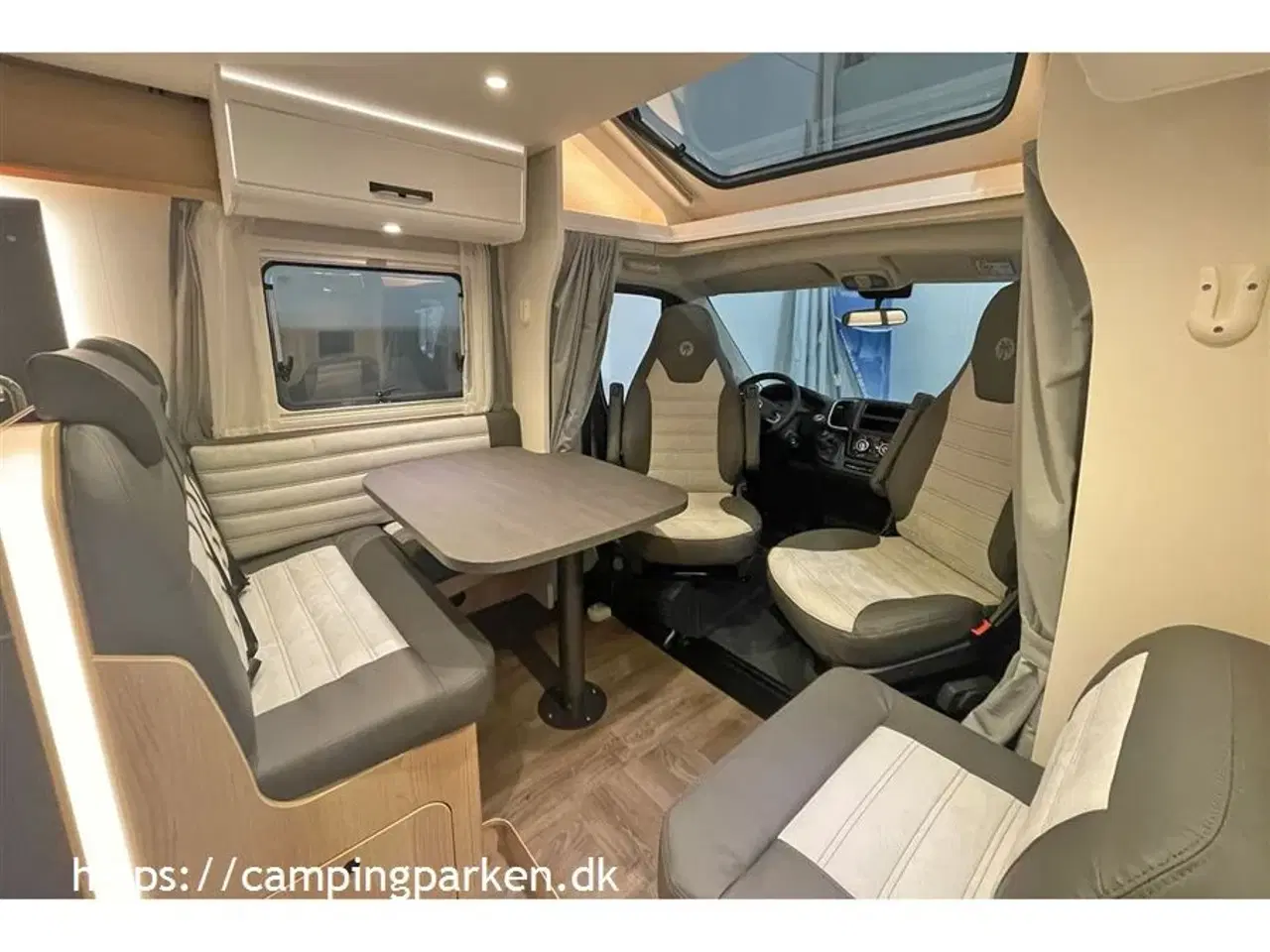 Billede 5 - 2024 - SunLight T 68 Adventure Edition Sunlights mest solgte, med hæve-/sænkeseng og meget udstyr