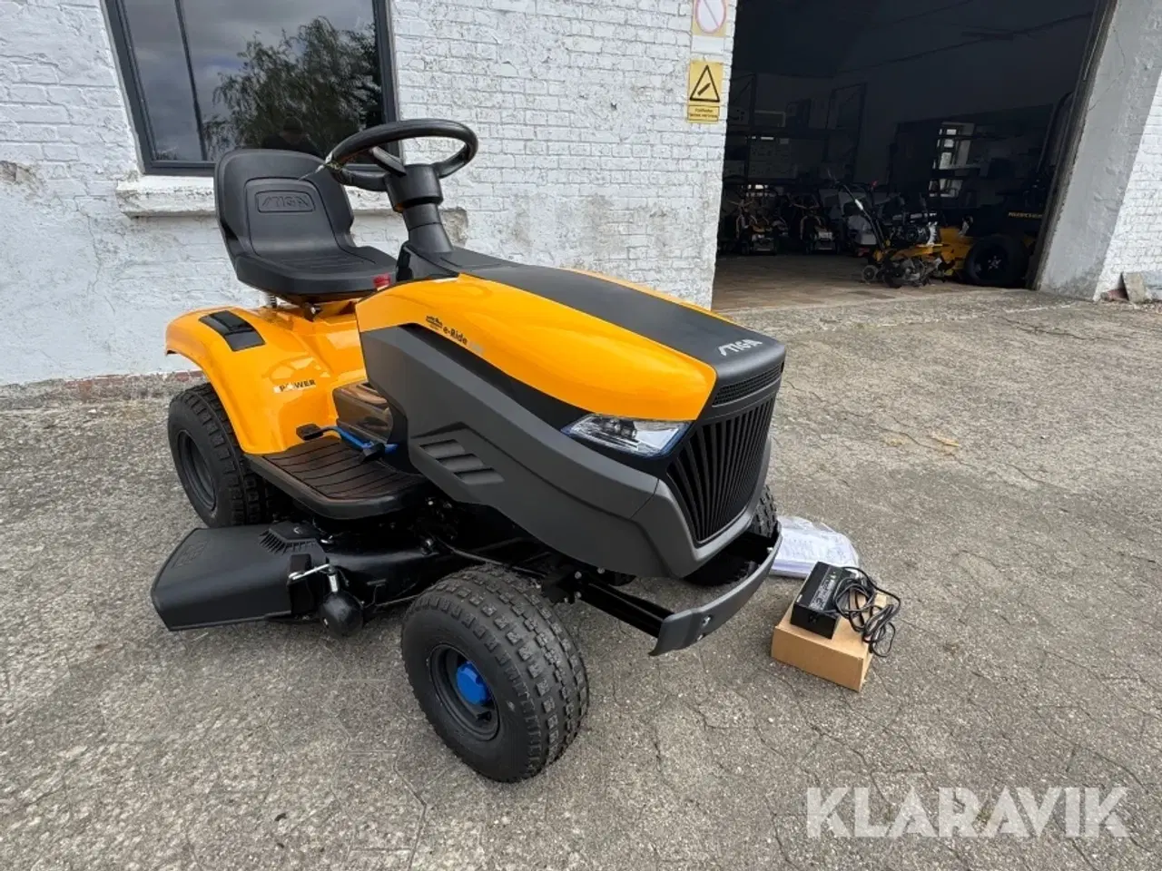 Billede 2 - Plæneklipper Stiga E-Ride 300