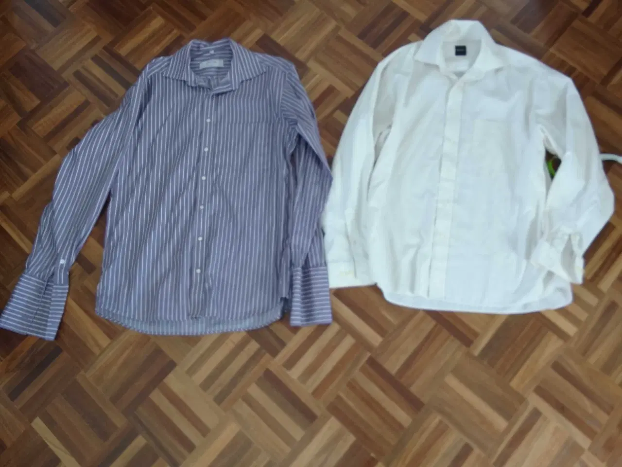 Billede 1 - 2 stk skjorter sælges samlet 