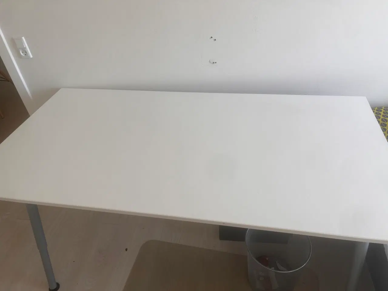Billede 1 - Solidt og justerbar skrivebord 