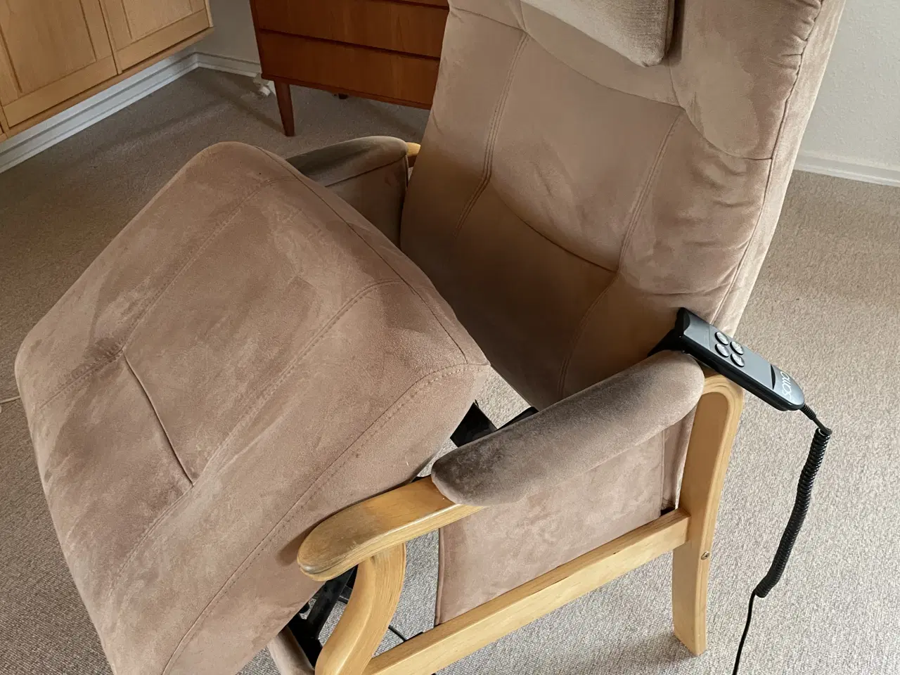Billede 4 - Lænestol med sædeløft og vippefunktion