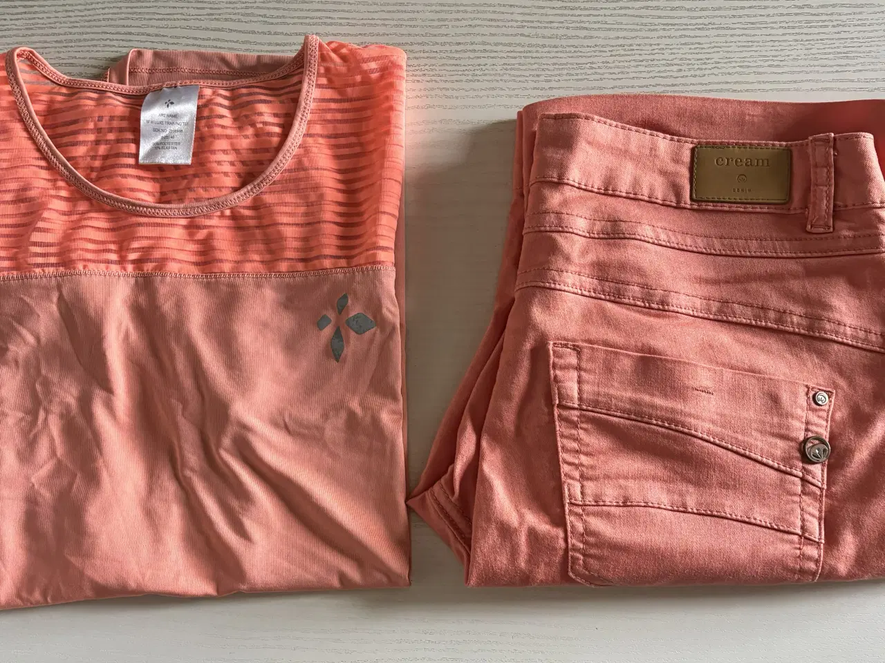 Billede 1 - Bluse og shorts str. 40 og 29