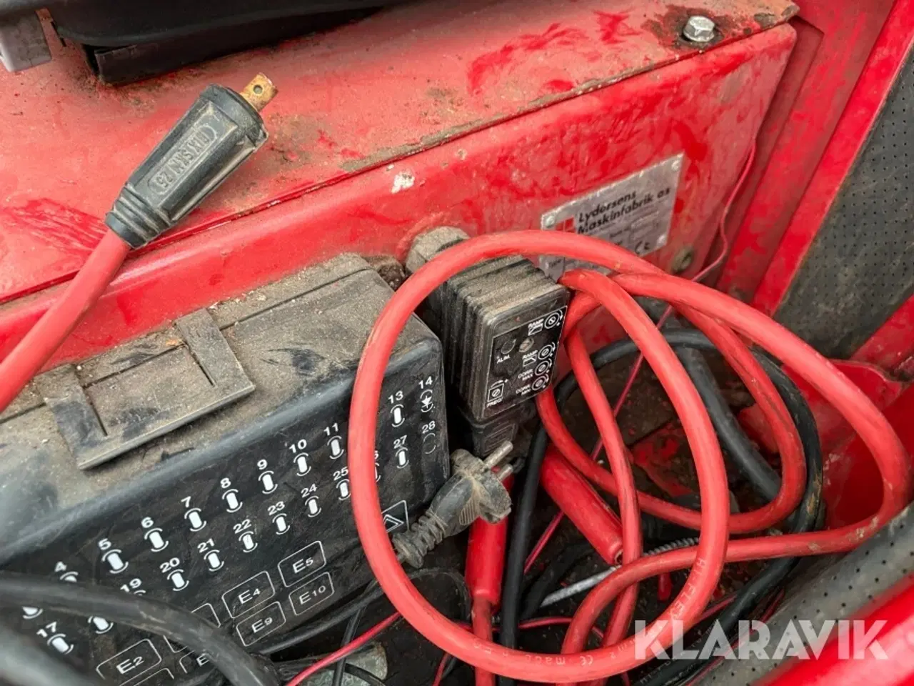 Billede 12 - Redskabsbærer Multi-Trac L327-4