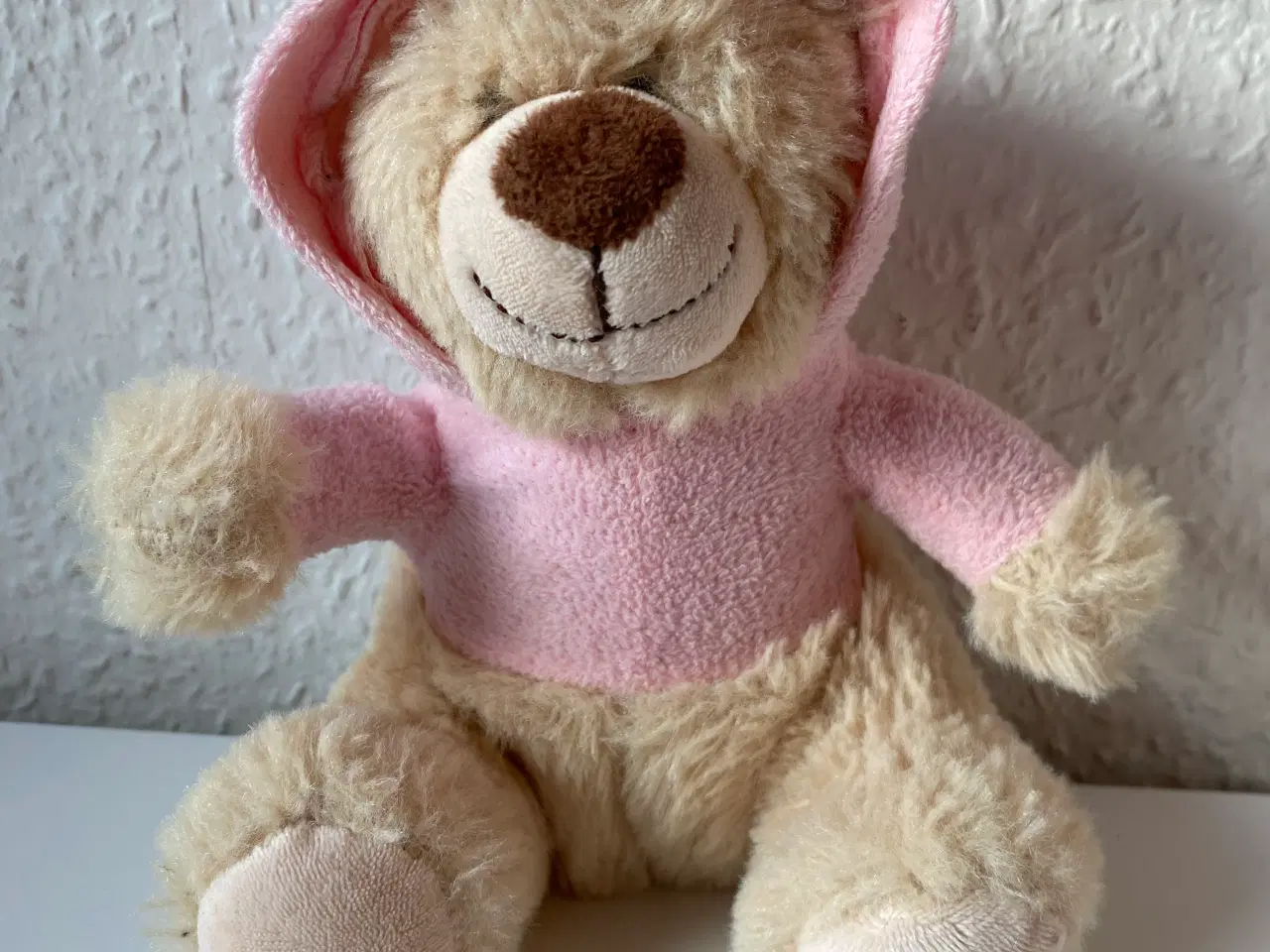 Billede 1 - Bamse med lyserød bluse 