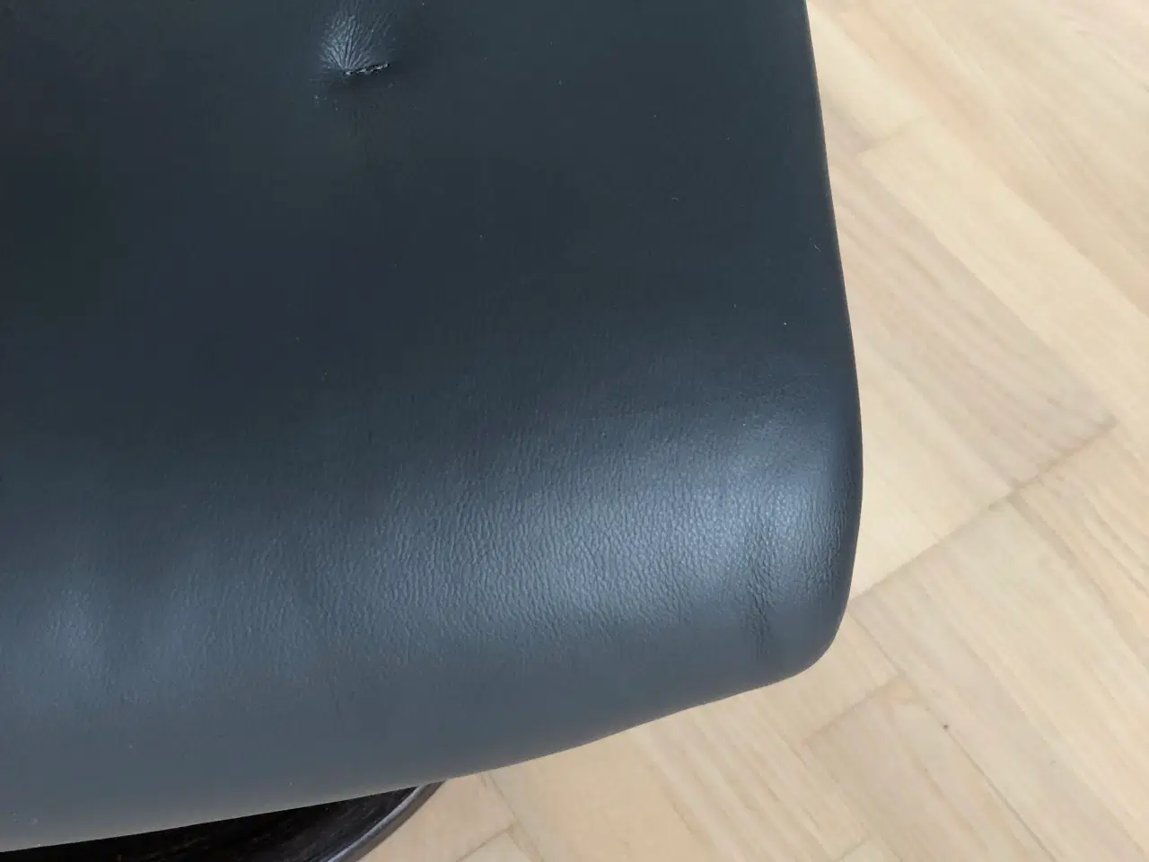 Billede 2 - Som ny Org. Stressless fodskammel