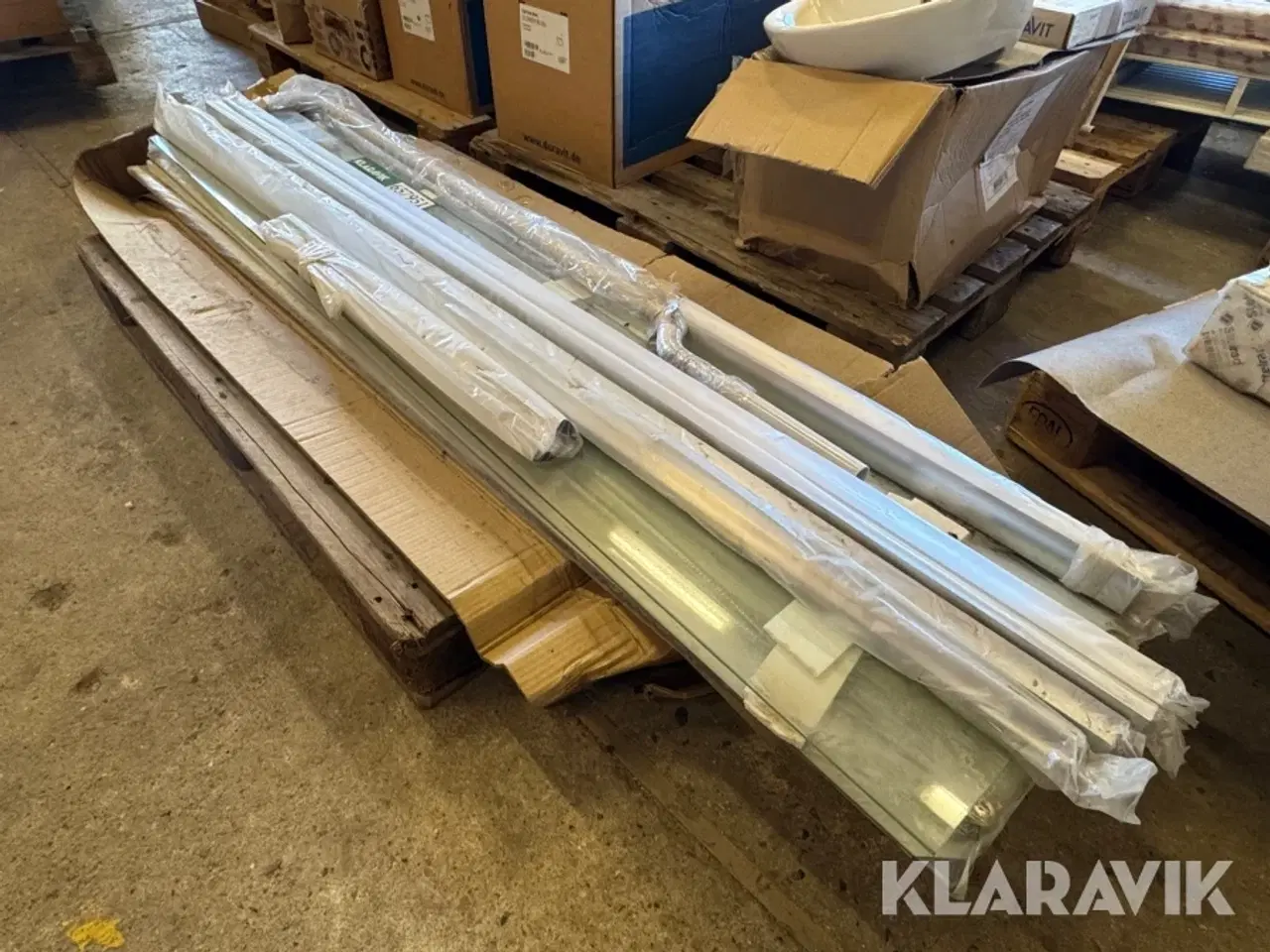 Billede 1 - Glasvæg og stænger LOT