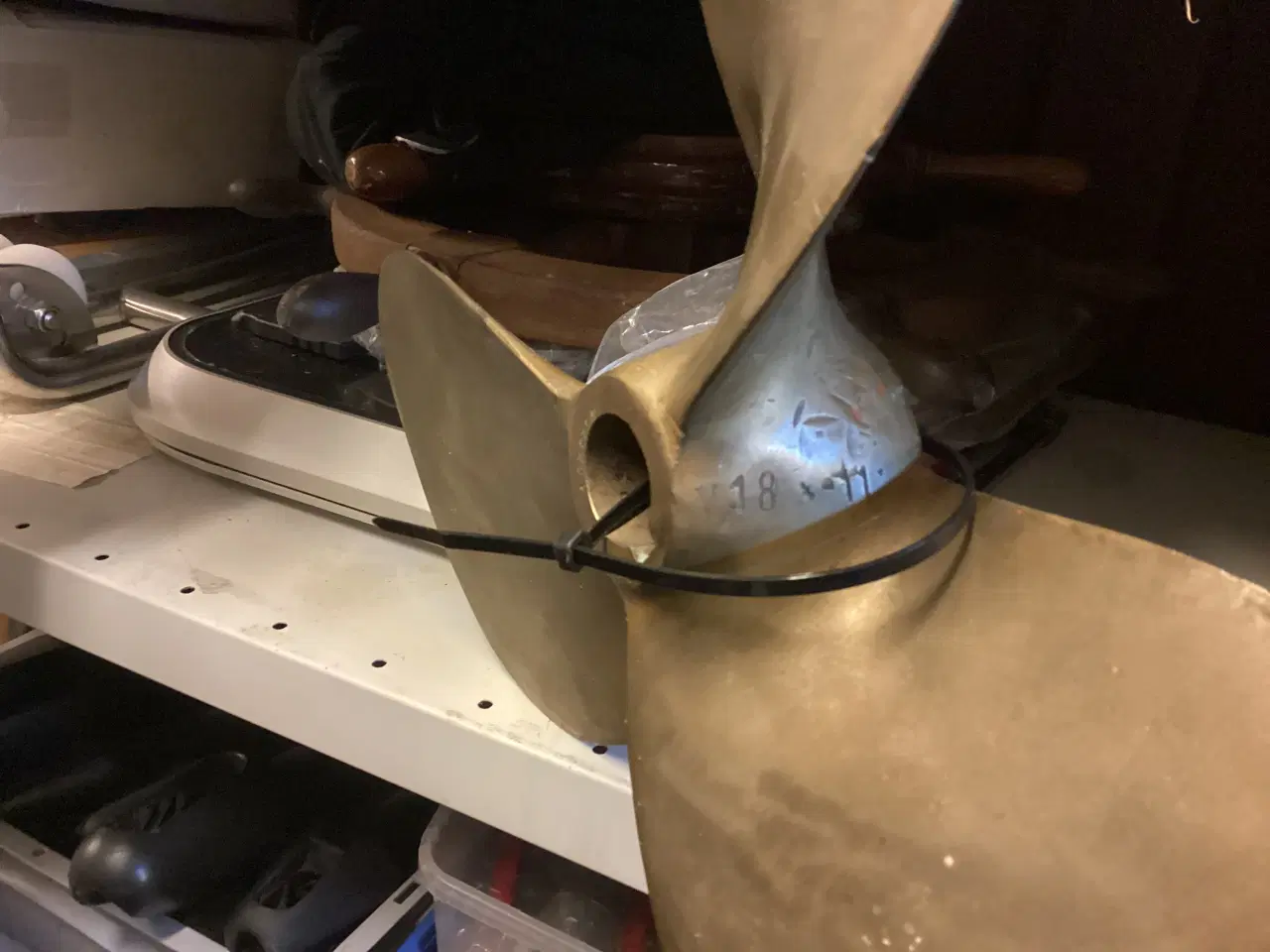 Billede 2 - Messing skruer evt. til pynt